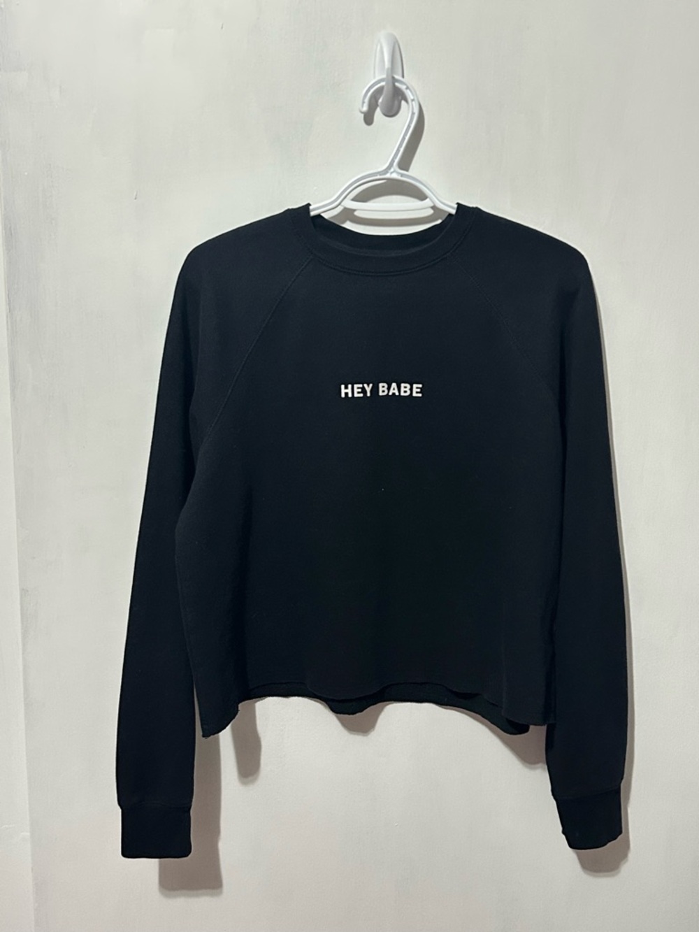 Brunette the lanes Hey Babe Black cropped Crewneck Sweatshirt - Women